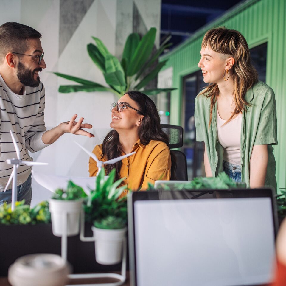 COLOUR-IMAGE_people-green-office_feb26