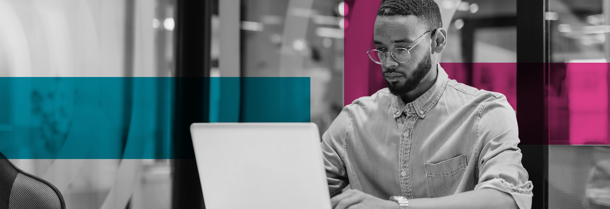/bynder-asset/bynder:902ACC13-71C3-43F9-A99AF07993664F42/240/SINGLE_IMAGE_squares-cheerful-businessman-working-on-his-laptop_may25.png?1749636729000