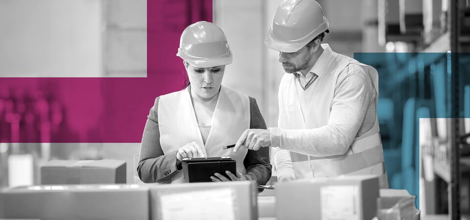 SINGLE-IMAGE_squares-warehouse-employees-doing-inventory-check-in-tablet_aug24