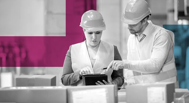SINGLE-IMAGE_squares-warehouse-employees-doing-inventory-check-in-tablet_aug24