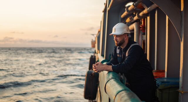 COLOUR-IMAGE_maritime-worker-on-boat-looking-to-sea_mar26