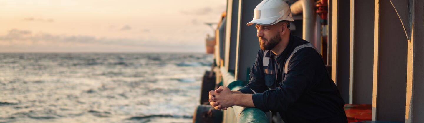 COLOUR-IMAGE_maritime-worker-on-boat-looking-to-sea_mar26