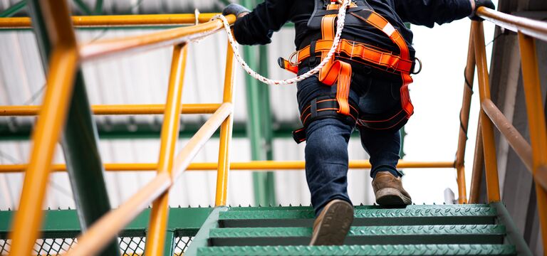 /bynder-asset/bynder:966DA553-DF4E-4138-91D9D8E27EAA5254/Landscape_MD/COLOUR-IMAGE_construction-worker-climbing_feb26.jpg?1773752992000
