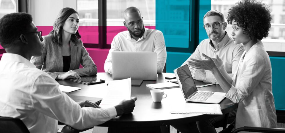 SINGLE_IMAGE_squares-corporate-business-meeting_may25