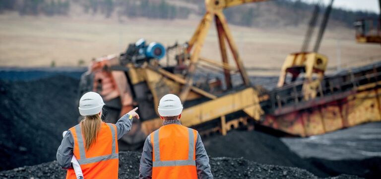 /bynder-asset/bynder:A3098645-AA2E-49A8-9215767E1D992749/Landscape_MD/COLOUR-IMAGE_workers-pointing-dragline_JUL26.jpeg?1782996721000