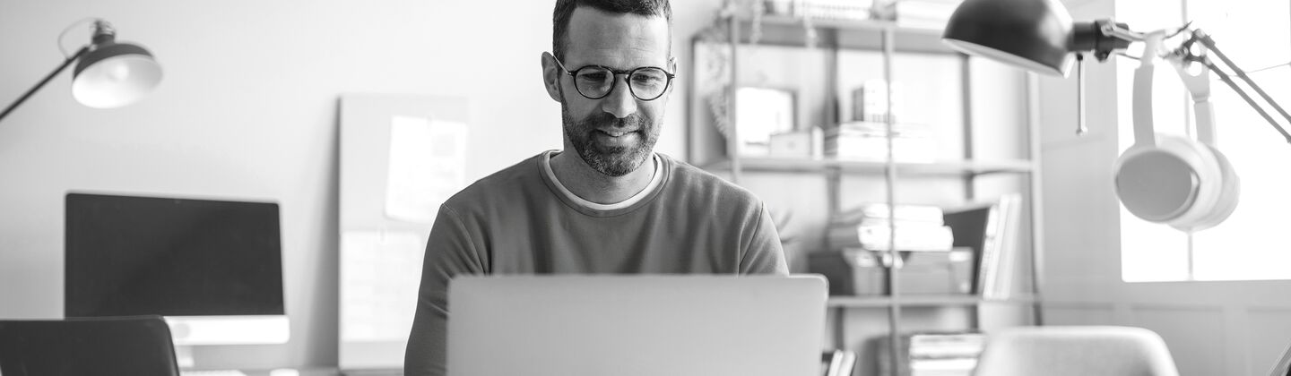 SINGLE-IMAGE_man-sitting-at-laptop_jul25