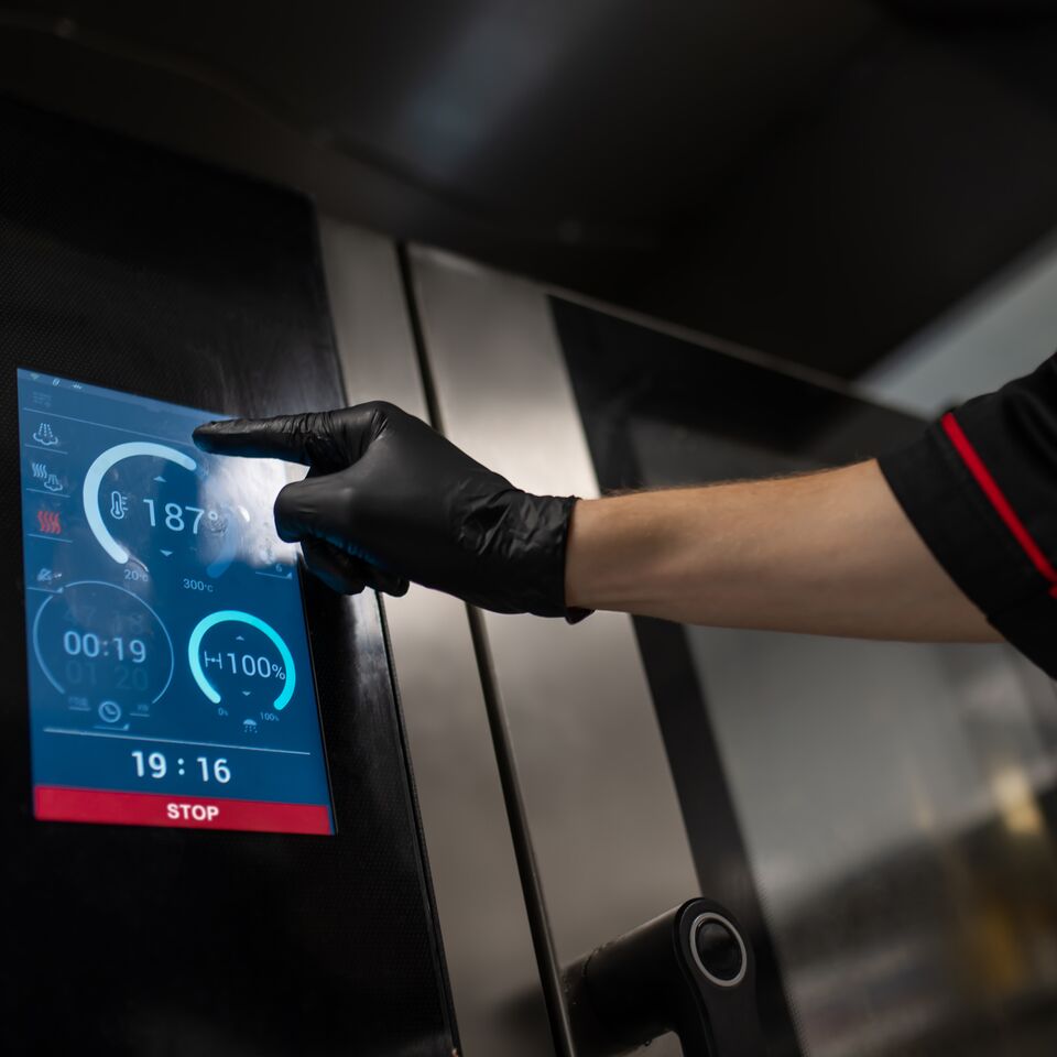 COLOUR-IMAGE_food-production-terminal-screen_feb26