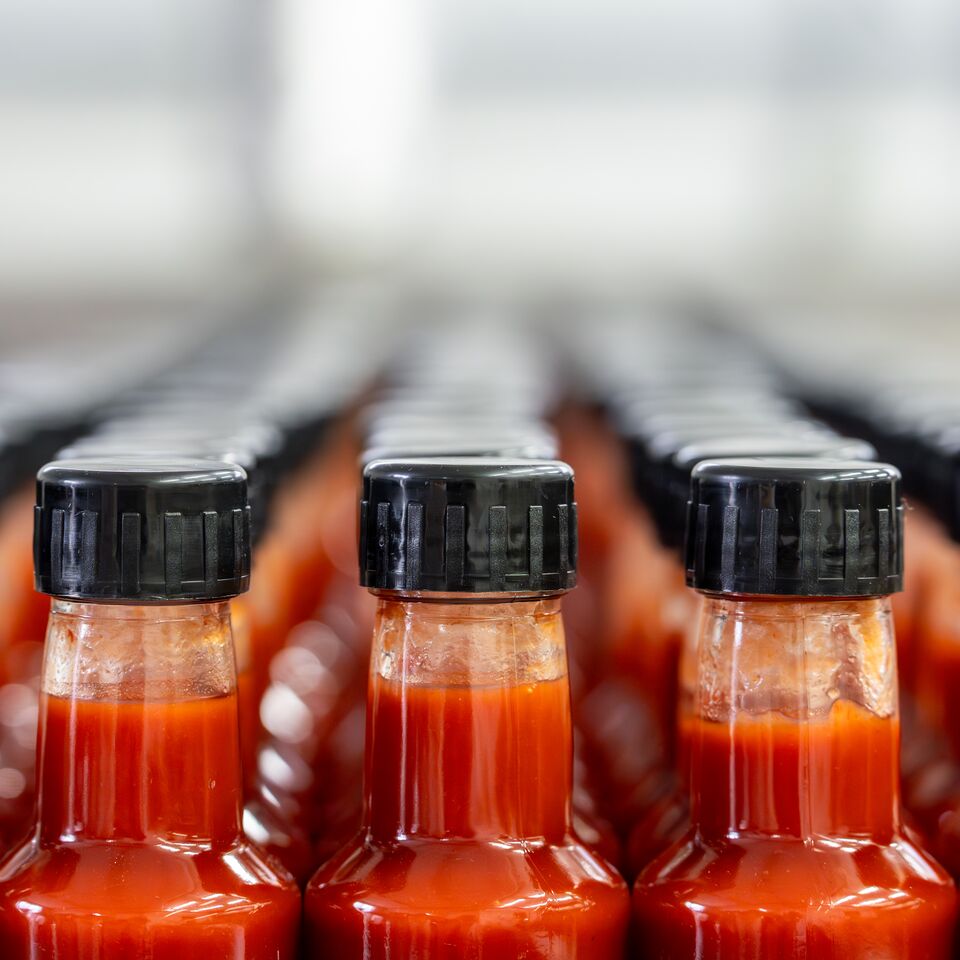 COLOUR-IMAGE_sauce-bottle-production-line_feb26