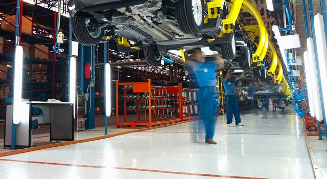 COLOUR-IMAGE_automotive-mechanic-working-on-car-undercarriage_sep26