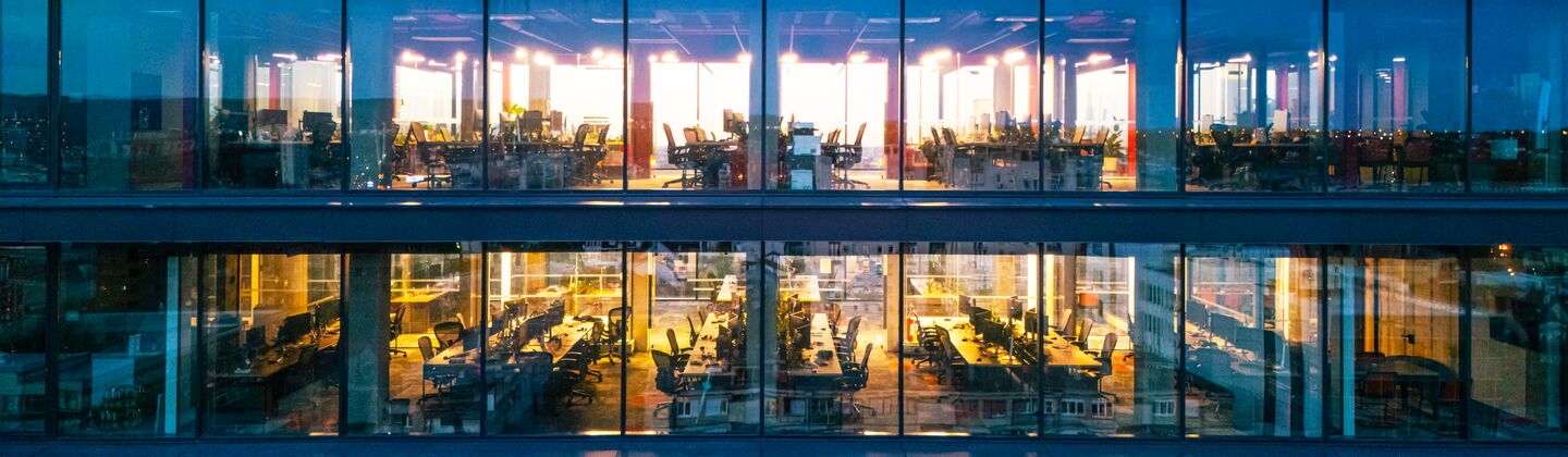 COLOUR-IMAGE_glass-windows-looking-into-office-floors-interior_jul26
