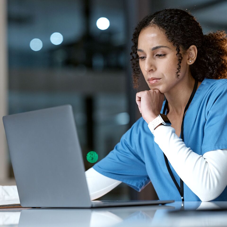 COLOUR-IMAGE_healthcare-laptop-computer_feb26
