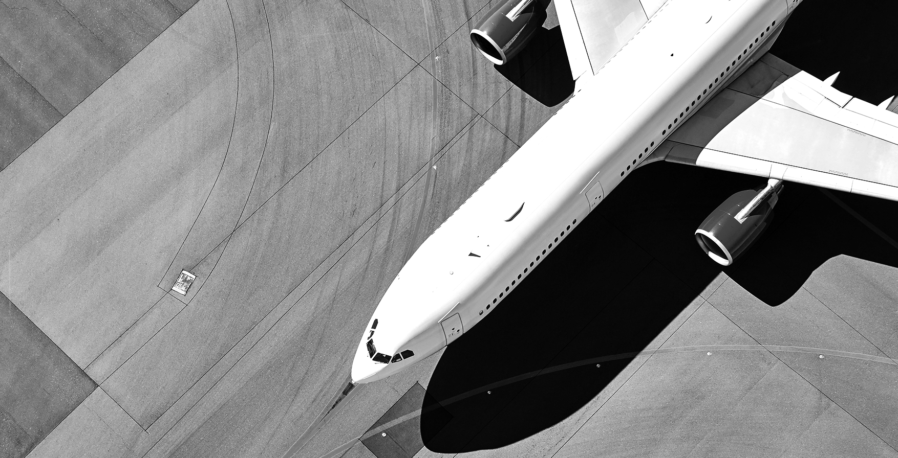 SINGLE-IMAGE_passenger-jet-runway-from-above_jul24