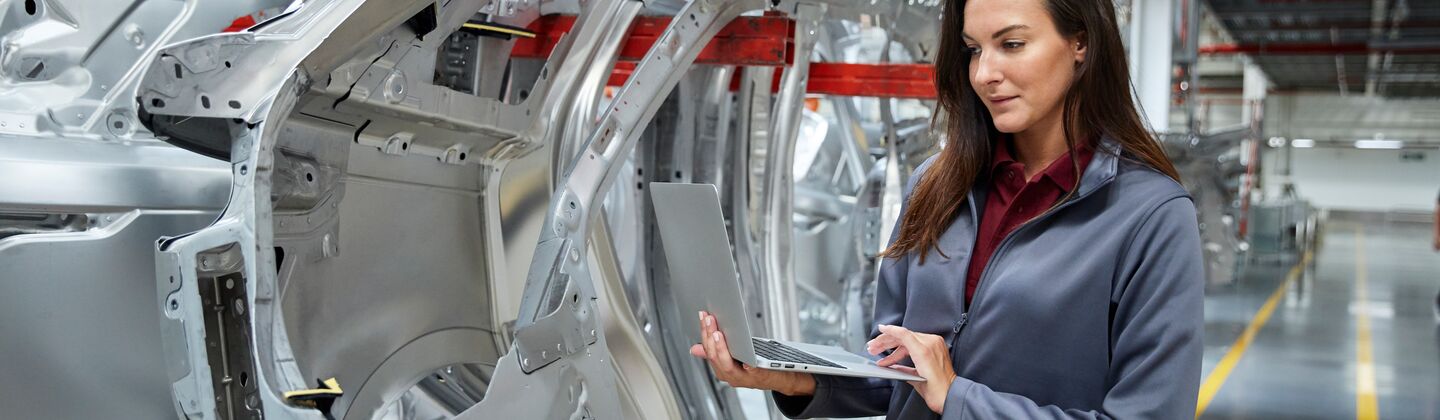COLOUR-IMAGE_automotive-factory-floor-site-manager-inspecting-quality-looking-at-laptop_sep26