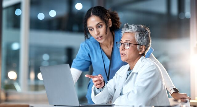 COLOUR-IMAGE_healthcare-laptop-computer-coat_feb26