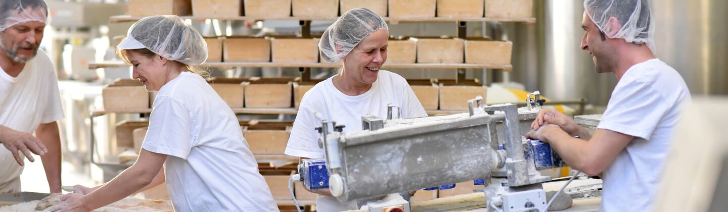COLOUR-IMAGE_Workers_large_bakery_Oct26