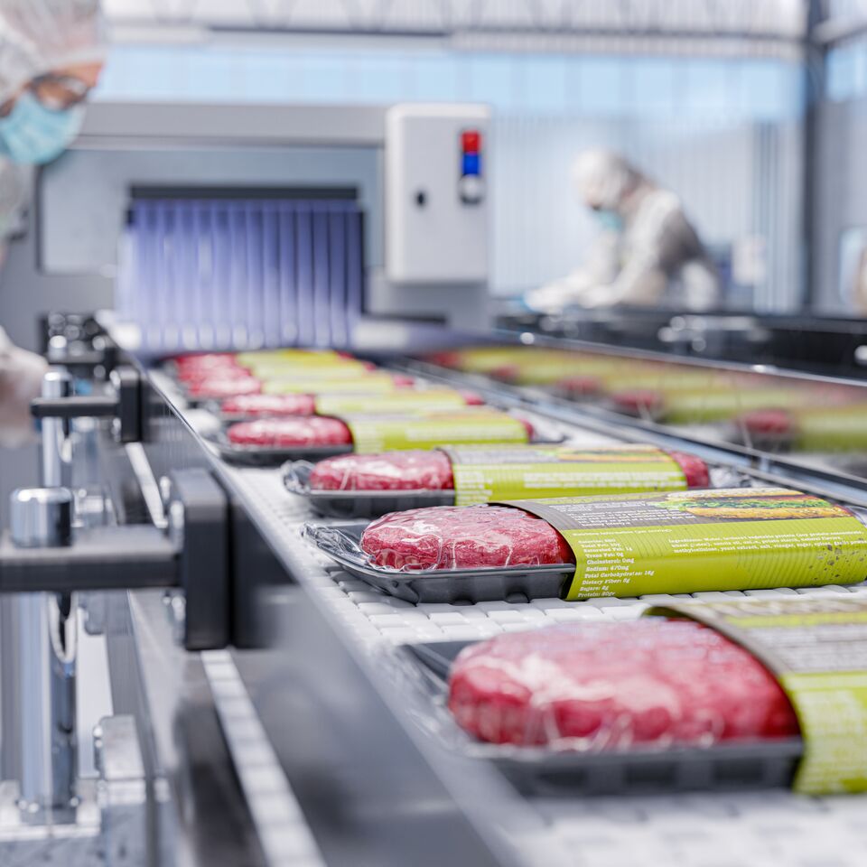 COLOUR-IMAGE_Conveyor_hamburger_June26