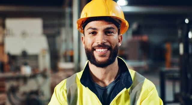 COLOUR-IMAGE-happy-construction-worker_feb26