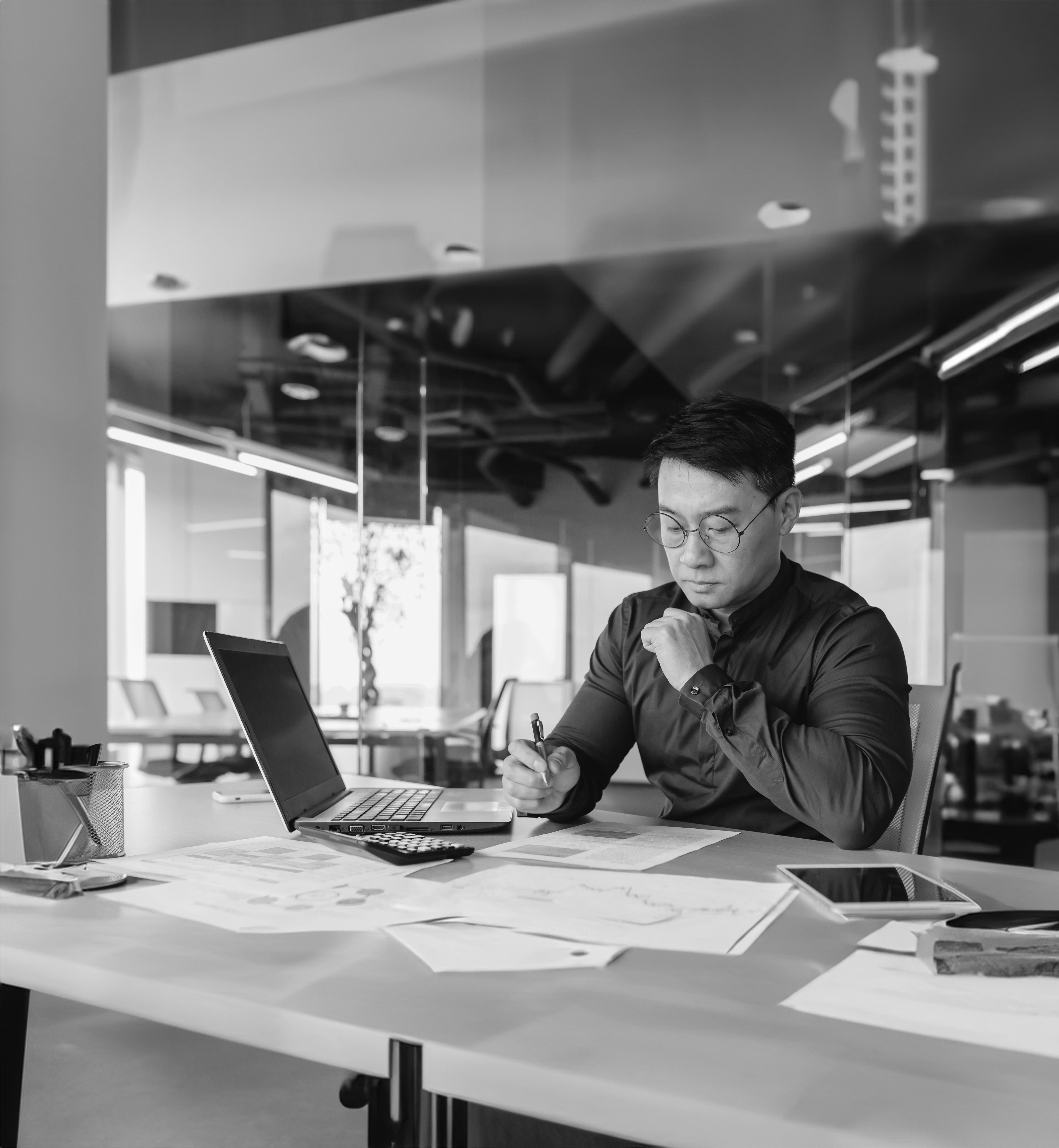 /bynder-asset/bynder:D105F899-6FC1-4DBC-9821E3F44ECBA065/240/SINGLE-IMAGE_man-paperwork-black-and-white_feb24.jpg?1749636888000