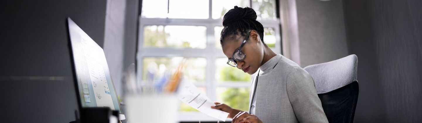 COLOUR-IMAGE_woman-in-office-working_feb26