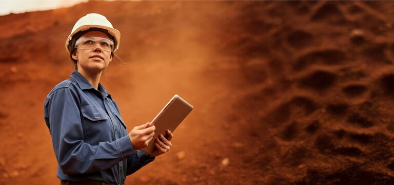 COLOUR-IMAGE_woman-officer-red-dirt-mine_JUL26