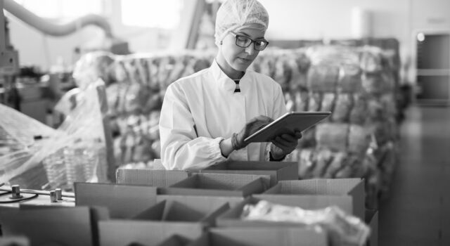 /bynder-asset/bynder:D75CA622-4028-46B1-BEDA9F7663EF76F5/Landscape_SM/SINGLE-IMAGE_food-industry-woman-checking-stock-tablet_sept23.png?1749636899000