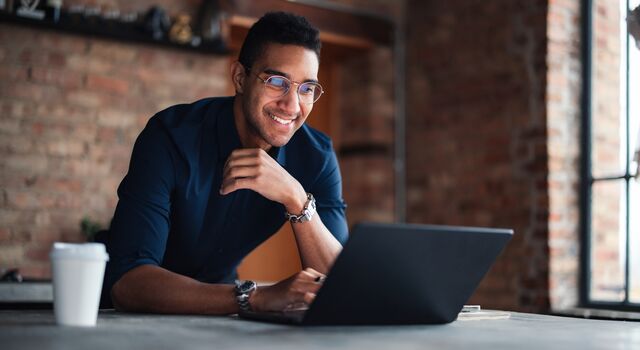 COLOUR-IMAGE_Man-working-Laptop-modern-office _july26