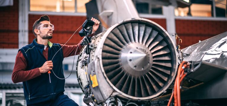 COLOUR-IMAGE_aerospace&defence-aerospace-engineer_feb26