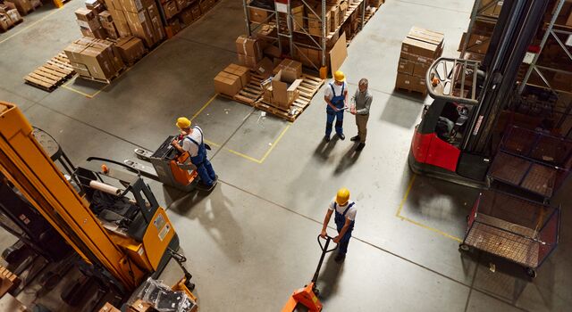 COLOUR-IMAGE_workers-and-forklift-working-in-indsutrial-warehouse-approaching-hazard_jul26