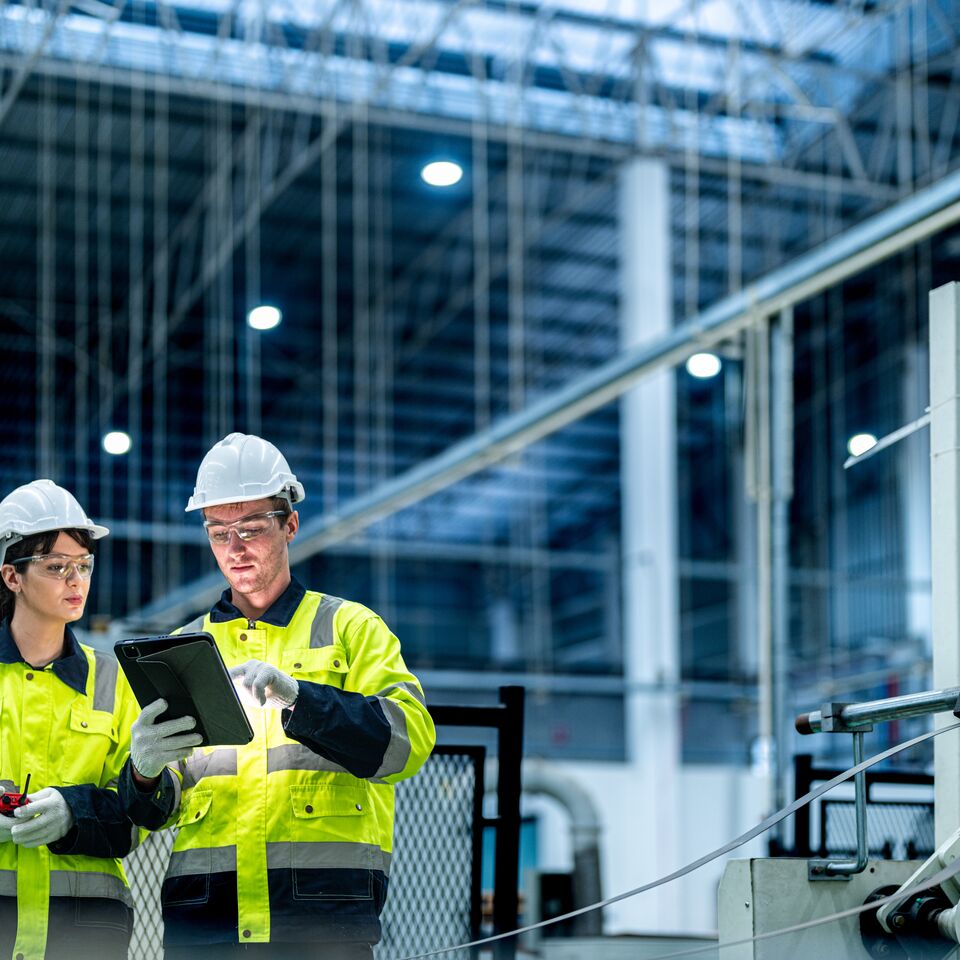 COLOUR-IMAGE_Male-female-engineers-tablet_july26