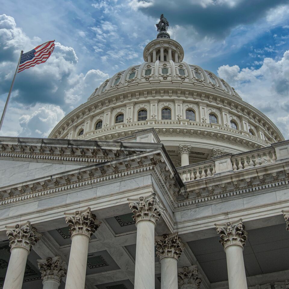 COLOUR-IMAGE_government-building-with-united-states-flag-on-top_feb26