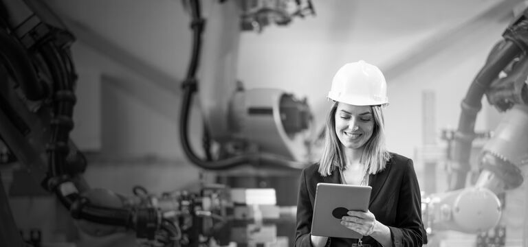 /bynder-asset/bynder:EC39D733-116F-406F-9ED4359C322D69DC/Landscape_MD/SINGLE-IMAGE_women-safety-manager-with-tablet_apr24.jpg?1749636941000