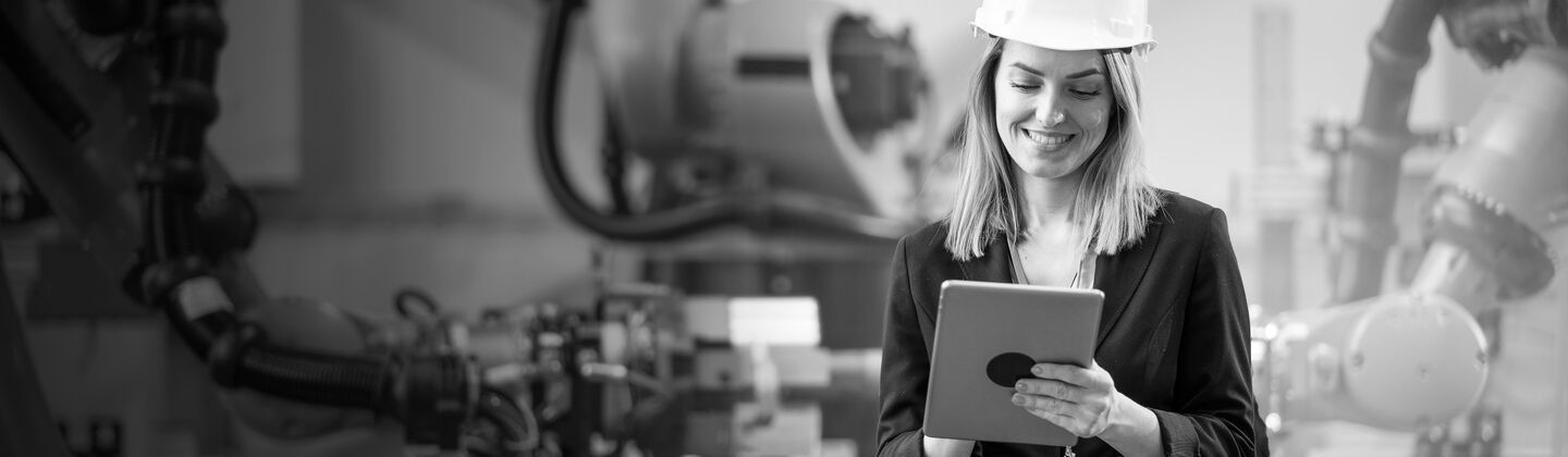SINGLE-IMAGE_women-safety-manager-with-tablet_apr24