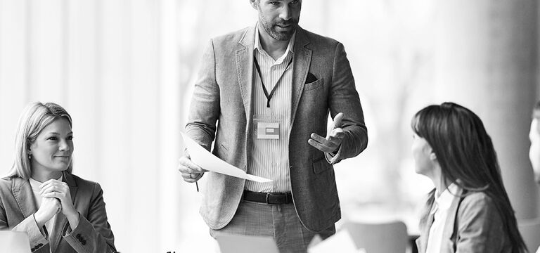/bynder-asset/bynder:F0F2876C-35FE-401B-89B5B1EDD21B20D9/Landscape_MD/SINGLE-IMAGE_male-leader-plans-on-a-meeting-in-office_may25.jpg?1749636958000