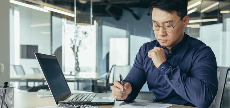 /bynder-asset/bynder:F1F2A616-2D2A-4C6B-847048CAAC13F287/Landscape_MD/COLOUR-IMAGE_man-working-on-desk_feb26.jpg?1773753045000