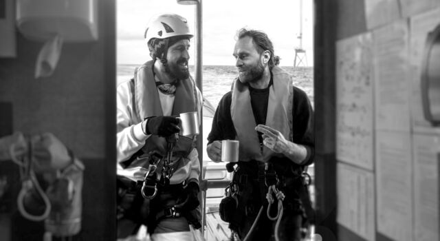 SINGLE-IMAGE_two-sailors-on-break_jan24