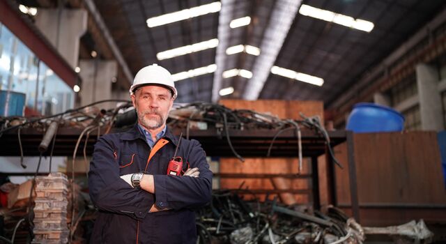 COLOUR-IMAGE_worker-scrapyard-portrait_jul26