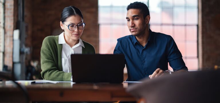 /bynder-asset/bynder:F92AA3D2-D339-4283-BEECED77A27D9795/Landscape_MD/COLOUR-IMAGE_man-and-woman-looking-at-laptop-screen_jul26.jpg?1782917092000