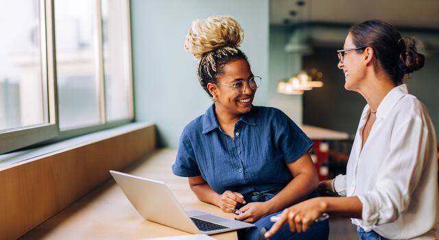 COLOUR-IMAGE_two-women-laptop_feb26