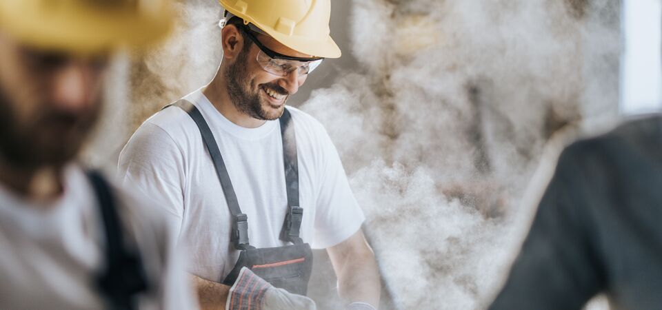 COLOUR-IMAGE-male-construction-worker-hard-hat_feb26